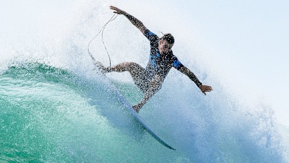 Australian surfer Mikey Wright has been forced to pull the pin on the year's final leg in Hawaii.