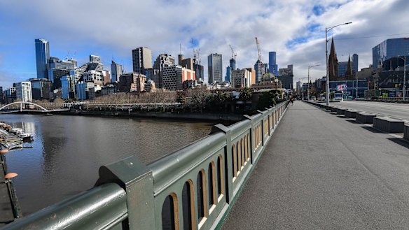 A deserted Princes bridge in Melbourne during the stage four lockdown. Treasurer Josh Frydenberg calculates the shutdown will cost the economy $1 billion a week.