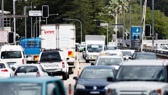 Losing a surf board in traffic approaching the Spit Bridge is asking for trouble. 
