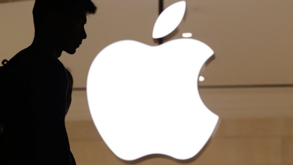 Apple's weak sales figures this week scared investors. 