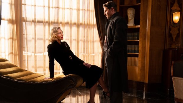 Cate Blanchett and Bradley Cooper in Nightmare Alley.