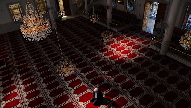 Auburn Gallipoli Mosque General Manager Ergun Genel prays alone due to the coronavirus on the first day of Ramadan. 