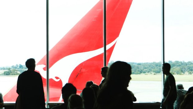 Federal Police called for Qantas to hand over travel details of a journalist as part of its probe into leaked documents.