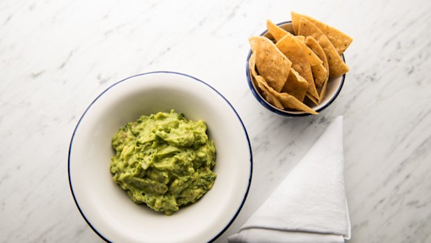 Guacamole en molcajete. 