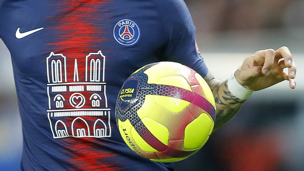 PSG wore jerseys emblazoned with an image of Notre Dame.