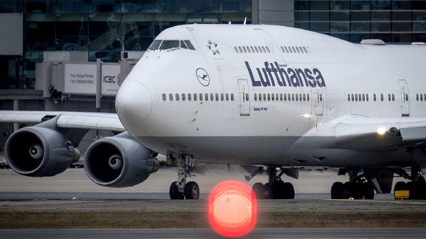 Germany's Lufthansa has lost $1,5 billion on fuel-hedging deals.