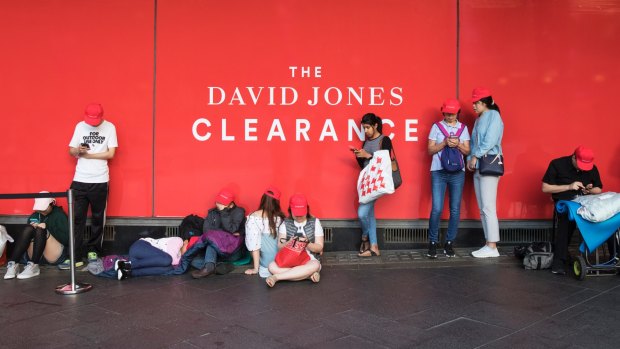 The executive turnover comes as David Jones faces falling sales and earnings. 