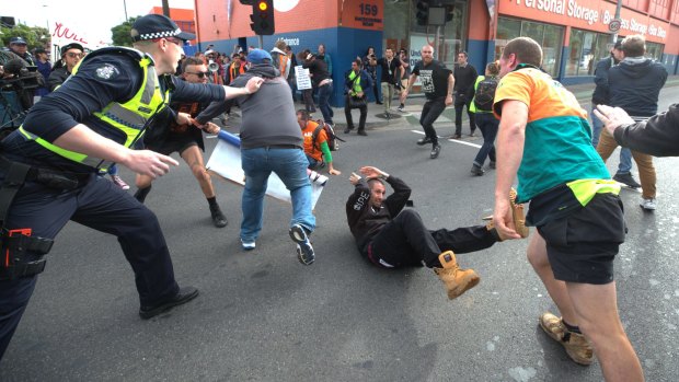 Violent clashes outside a Milo Yiannopoulos event in Melbourne in 2017. 