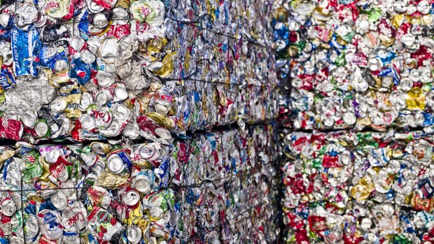 Environment groups have called on the Andrews government to bring back a cash-for-cans recycling scheme. 