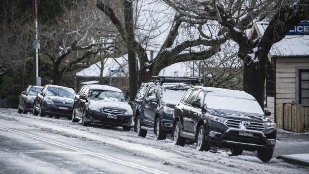 Snow falls in the Blue Mountains at Blackheath.