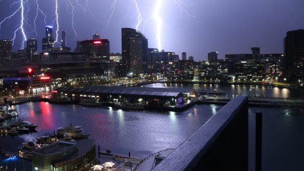 A severe thunderstorm warning with potential for damaging winds, large hailstones and heavy rainfall has been issued for parts of Melbourne. 