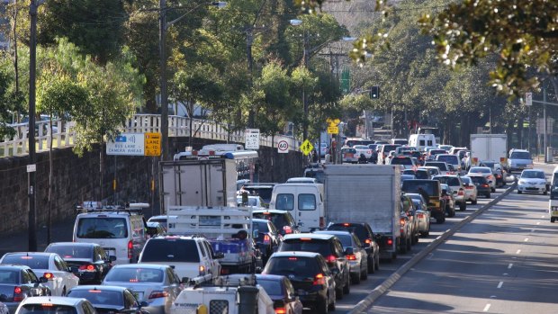 Prime Minister Scott Morrison says he will tackle concerns about crowding and traffic congestion in Sydney and Melbourne.