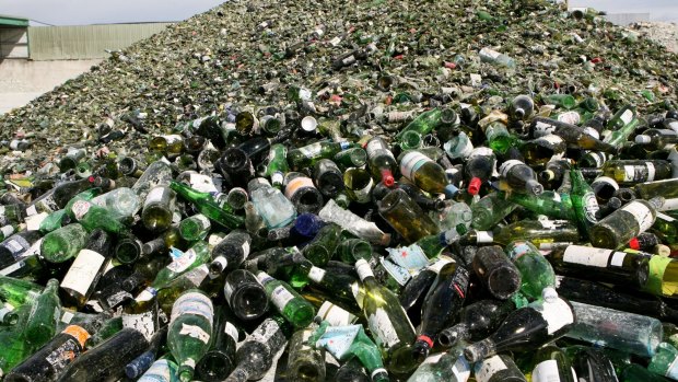 Queensland is still exporting hundreds of thousands of tonnes of waste plastic, glass and paper despite a ban on waste exports to begin at the end of 2020.