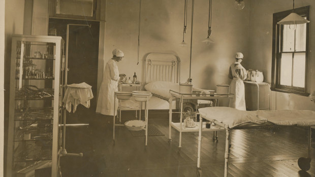 Royal North Shore Hospital labour ward in 1921.
