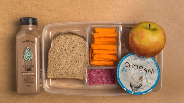 Lunches should be provided by Australian schools, argues Finnish education policy expert Pasi Sahlberg.