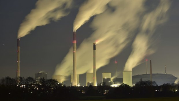 A failure or delay in Australia's efforts to reduce greenhouse gas emissions will leave the economy vulnerable, an investor group says.