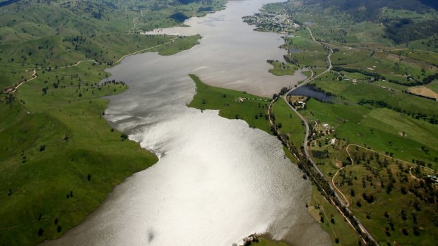 An aerial view of the Hume Weir on the Murray River in 2010 after the millennium drought broke.