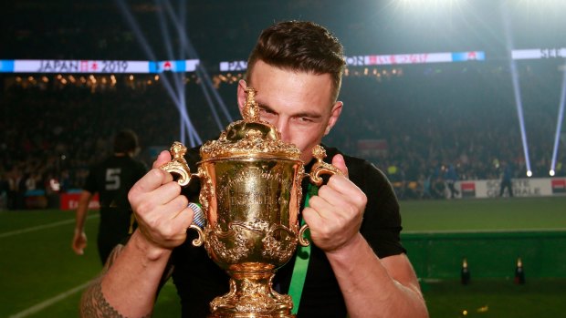 Sonny Bill Williams kisses the Webb Ellis Cup after New Zealand’s 2015 World Cup victory. 