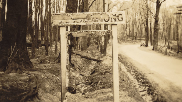 The sign for the town of Narbethong on the Healesville Marysville road.