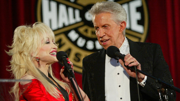 Parton with Porter Wagoner during his induction to the Country Music Hall of Fame in Nashville in 2003.