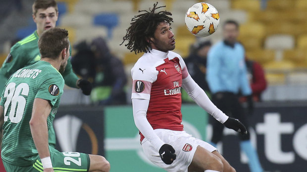 Arsenal's Mohamed Elneny controls the ball against Vorskla.