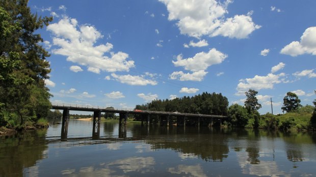 Residents have rallied against a project that proposes demolishing and replacing Windsor Bridge and putting a new road through the Thompson Square heritage precinct.