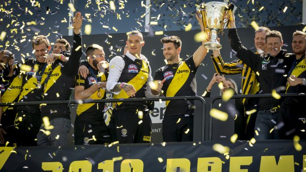 Giant killers: Richmond players and coach Damien Hardwick present the 2019 premiership cup to the Tiger faithful.