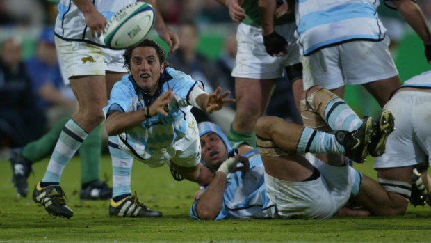 Pichot playing for the Pumas against Ireland in Adelaide  during the 2003 World Cup.