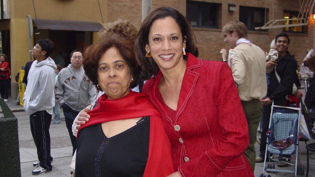 Harris with her late mother Shyamala Gopalan in 2007.