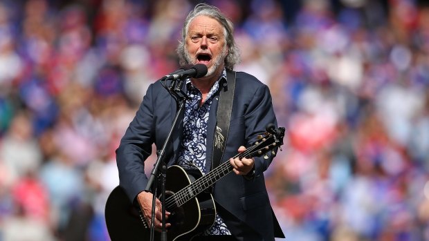 Mike Brady performs at the 2016 grand final.