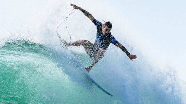 Australian surfer Mikey Wright has been forced to pull the pin on the year's final leg in Hawaii.
