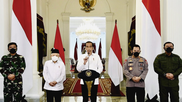 Indonesian National Police chief General Listyo Sigit Prabowo, second from right, with President Joko Widodo, centre.