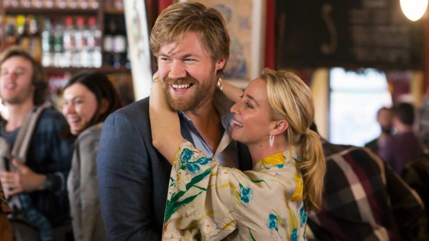 Playing the part ... Asher Keddie as the fashionable yet eclectic Nina Proudman in Offspring.