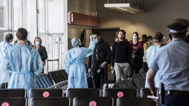 Passengers at Sydney Airport going through health screening after arriving from Melbourne earlier this month. 