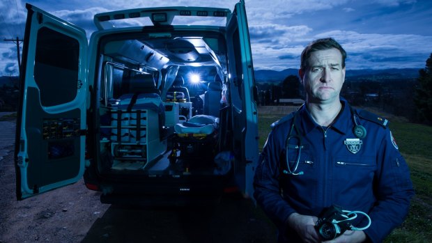 Paramedic John Larter is challenging NSW vaccination mandates in court.