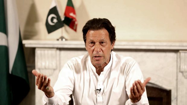 Incoming Pakistan president Imran Khan has called for better ties with neighbouring India.