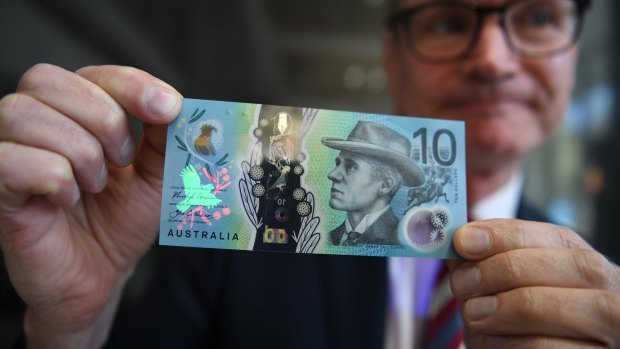 Reserve Bank assistant governor Lindsay Boulton with the new $10 note.