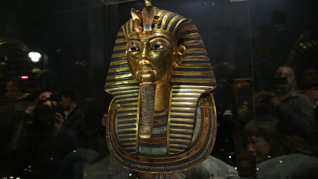The famous gold mask of King Tutankhamun.
