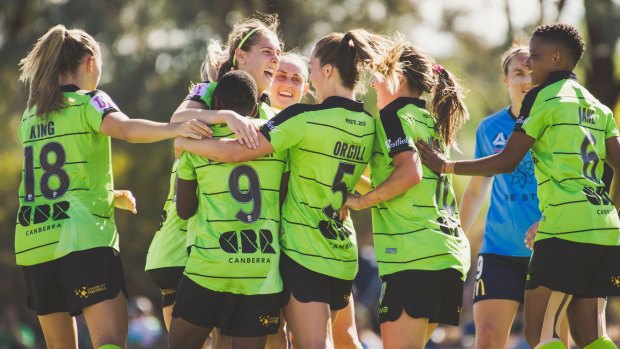 
Canberra United celebrate  Rhoda Mulaudzi's goal.
