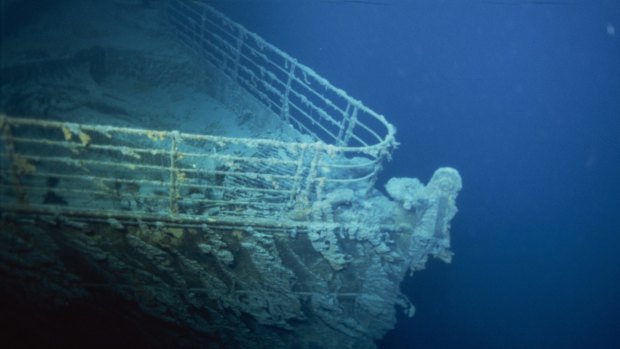 Newfoundland kıyılarında Atlantik Okyanusunda Titanik enkazı. 