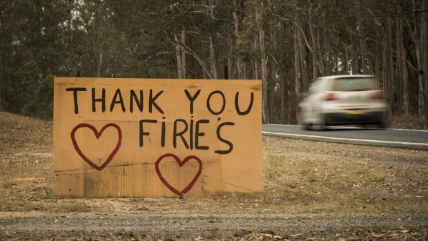 A sign thanking the fire fighters at Yarravel.