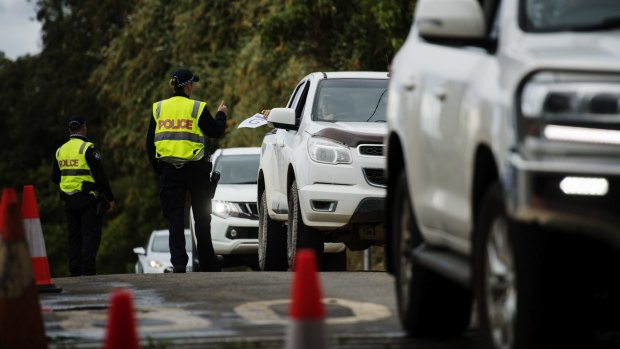 Police checking vehicles at the Queensland-NSW border in the Gold Coast hinterland at Nerang Murwillumbah Road.