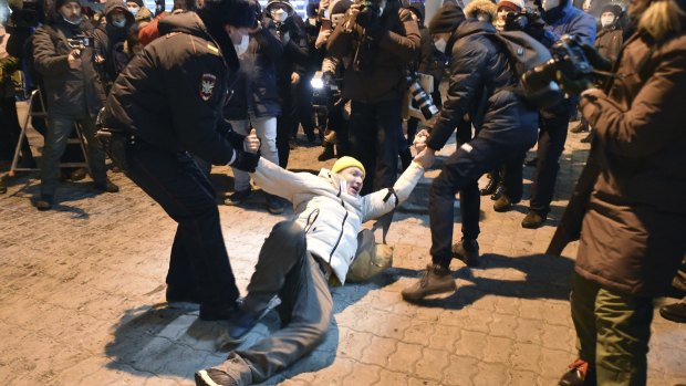 Police officers detain a man at Moscow's Vnukovo airport before Russian opposition leader Alexei Navalny arrived back in the country.