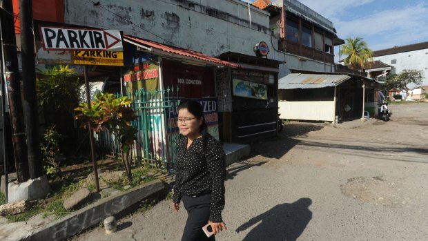 Thiolina Marpaung walks through the Sari Club site, now a makeshift carpark.