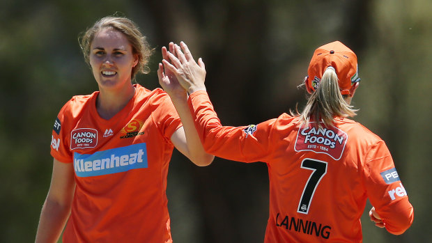 Katherine Brunt's fiancee Nat Sciver with the Scorchers. 