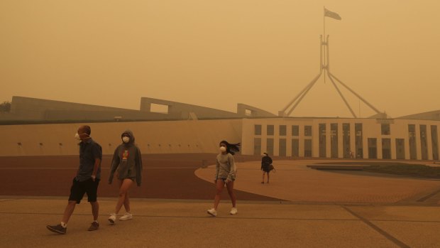 Parliament House blanketed by bushfire smoke.