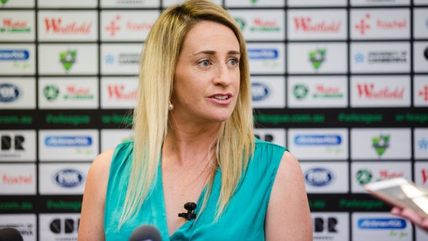 Canberra United coach Heather Garriock has thrown her support behind FFA board nominee Heather Reid. 