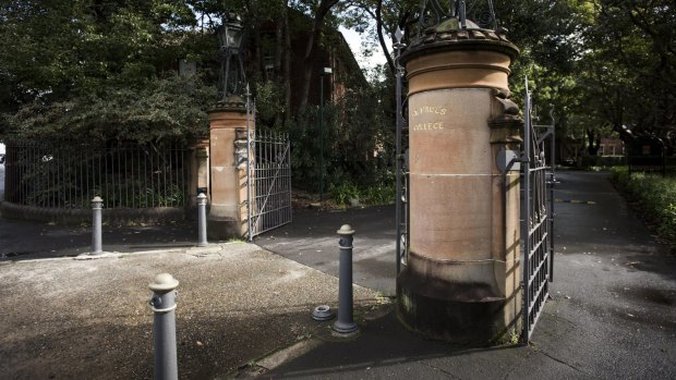 A dramatic fight has erupted at Sydney University's St Paul's College between students and management. 