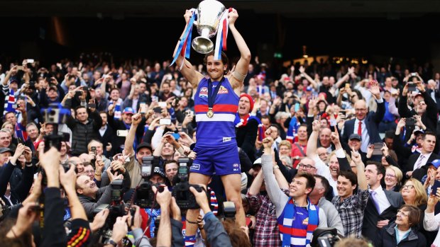 Marcus Bontempelli celebrates with Bulldogs fans in 2016.