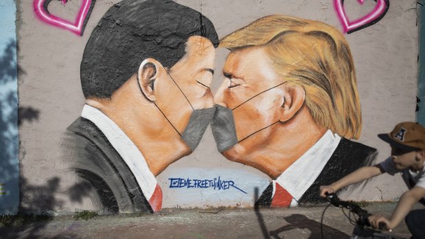 Street art of Chinese President Xi Jinping and US President Donald Trump in Berlin.
